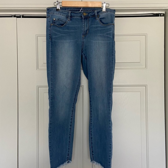 Articles of Society Frayed Raw Hem Jeans - Picture 6 of 9